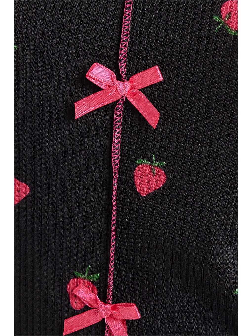 Kadın Standart Fit Normal Kesim Fitilli Görünüm Fiyonk Detaylı Kısa Kol Baskılı Siyah Pijama Takımı-5