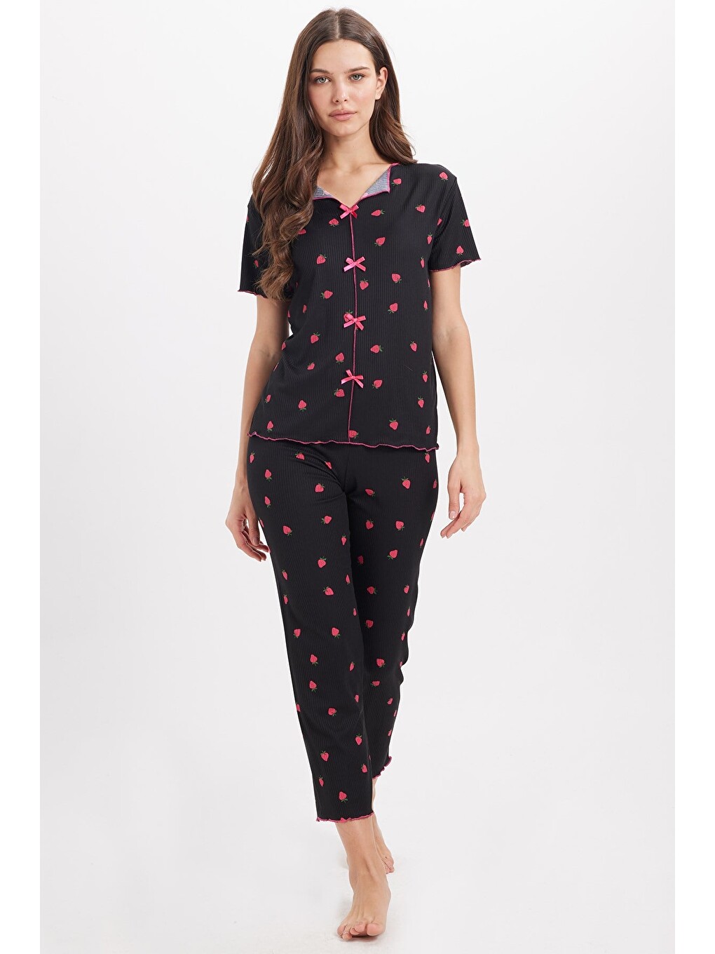 Kadın Standart Fit Normal Kesim Fitilli Görünüm Fiyonk Detaylı Kısa Kol Baskılı Siyah Pijama Takımı-7