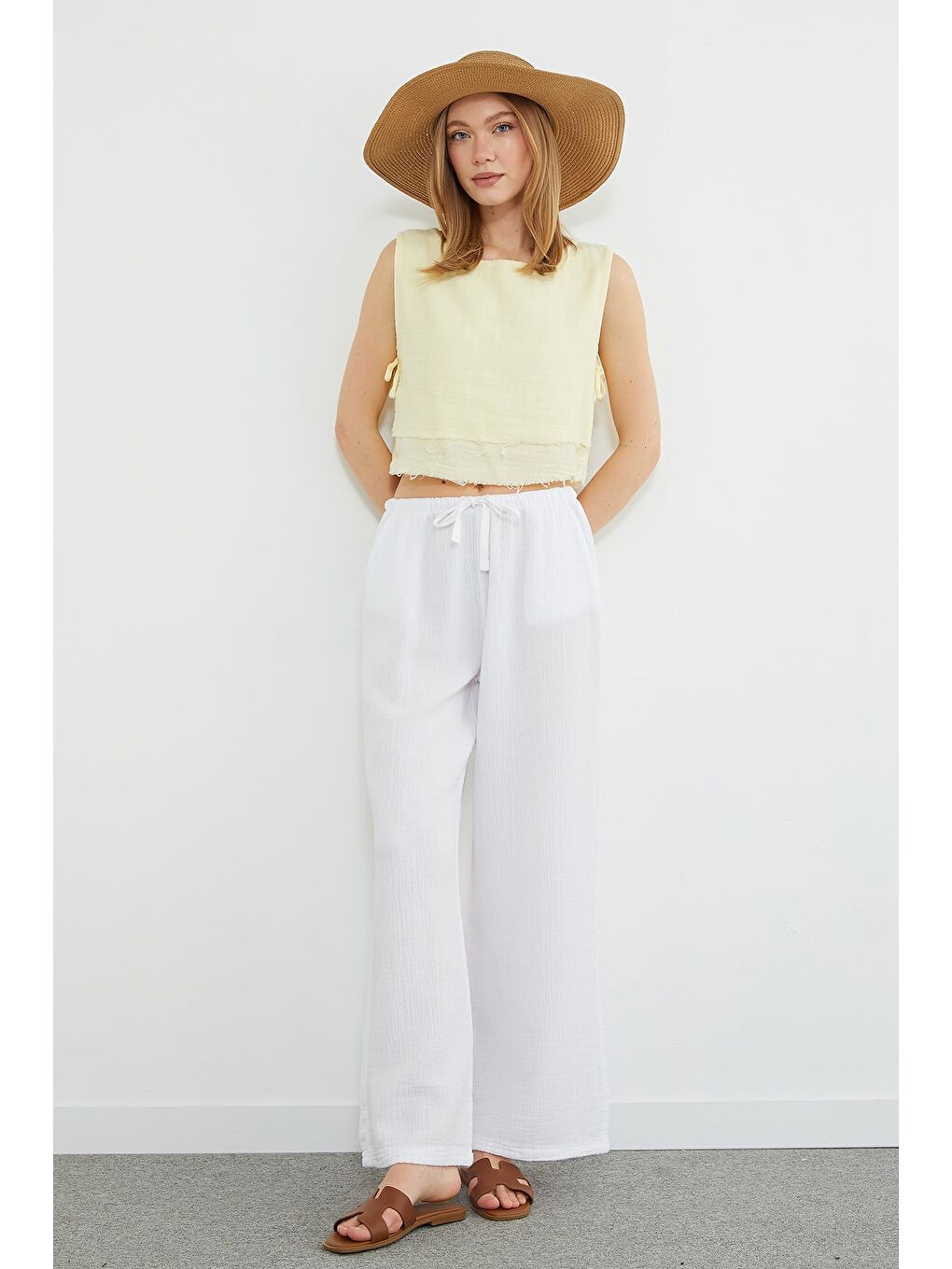 Beyaz Beli Bağlamalı Müslin Kumaş Palazzo Pantolon-1