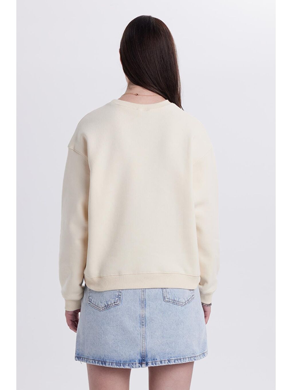 Bej Kadın Oversize Geniş Kesim Pamuklu Bisiklet Yaka Taş Sweatshirt-6