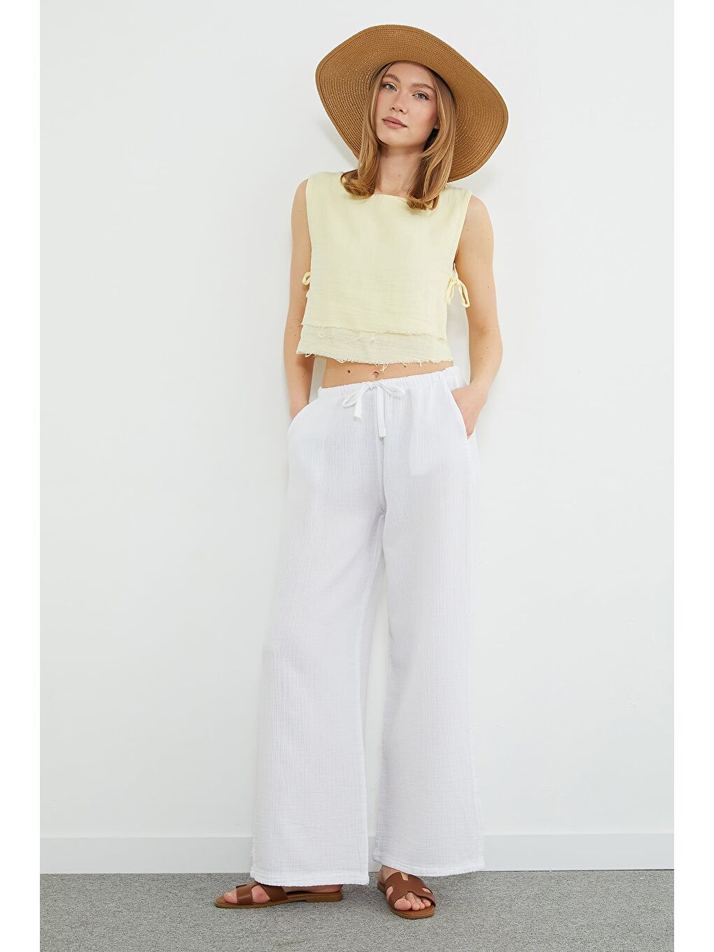 Beyaz Beli Bağlamalı Müslin Kumaş Palazzo Pantolon-3