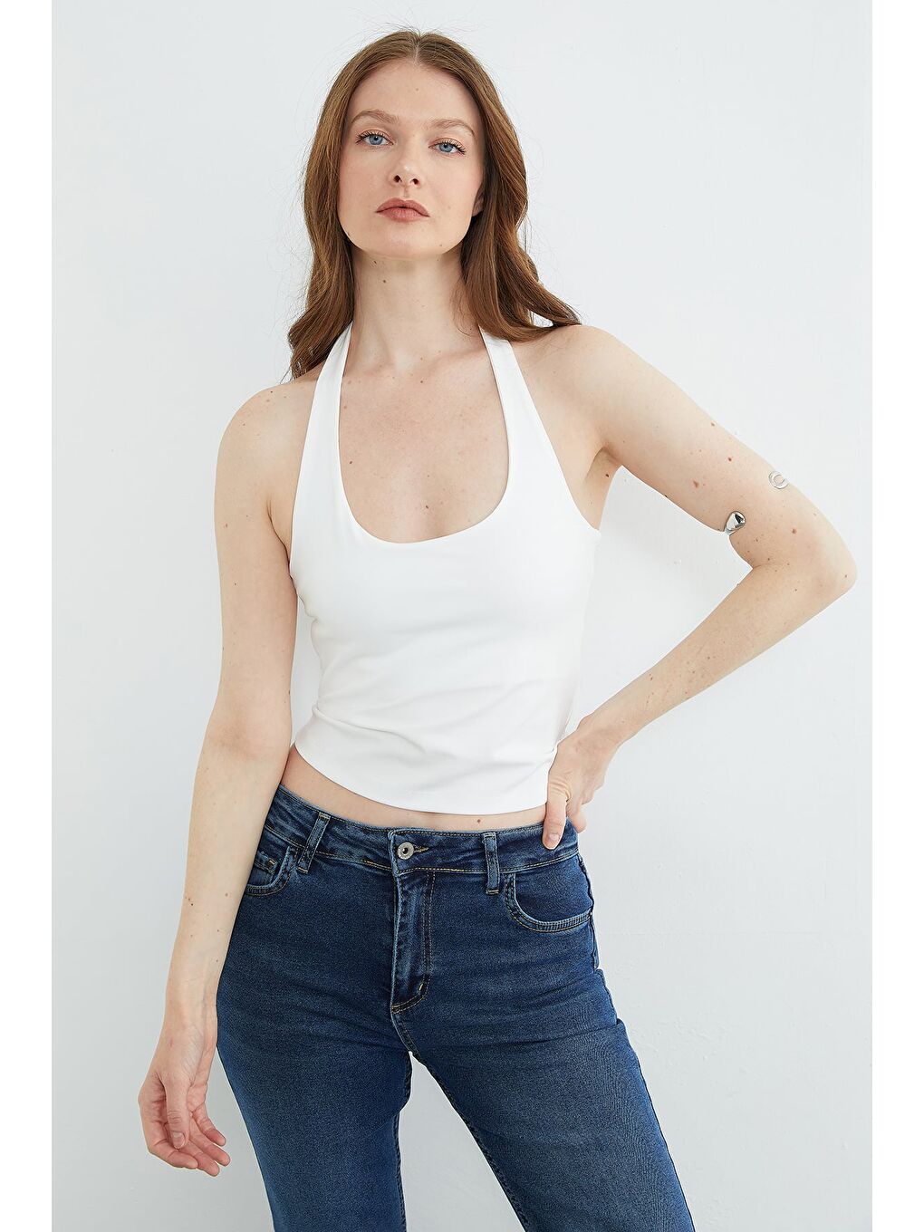 Beyaz Boyundan Geçirmeli Bluz-1