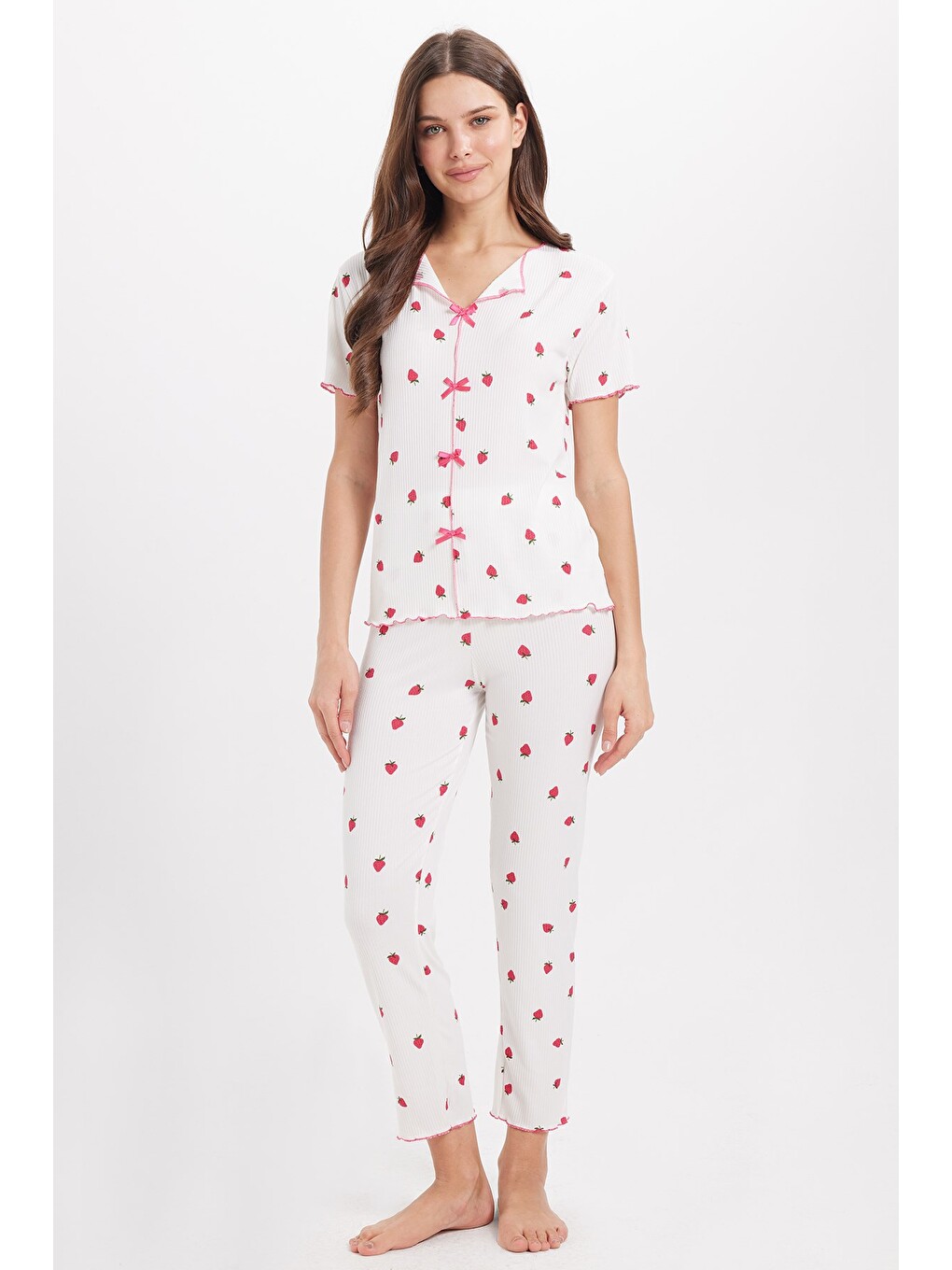 Kadın Standart Fit Normal Kesim Fitilli Görünüm Fiyonk Detaylı Kısa Kol Baskılı Ekru Pijama Takımı