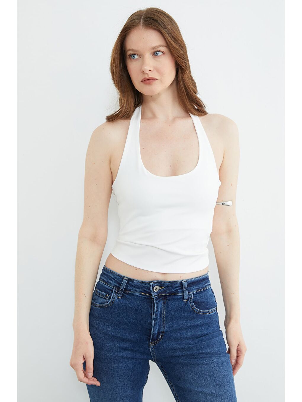 Beyaz Boyundan Geçirmeli Bluz-2