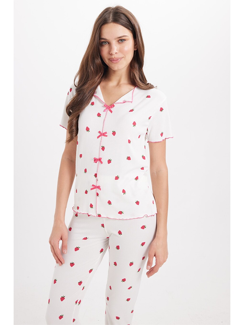 Kadın Standart Fit Normal Kesim Fitilli Görünüm Fiyonk Detaylı Kısa Kol Baskılı Ekru Pijama Takımı-1