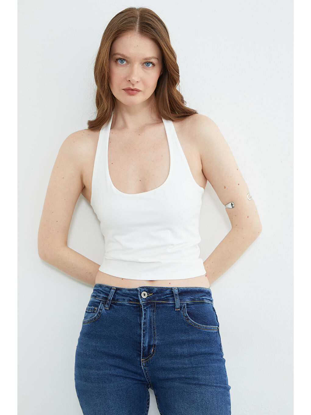 Beyaz Boyundan Geçirmeli Bluz-3