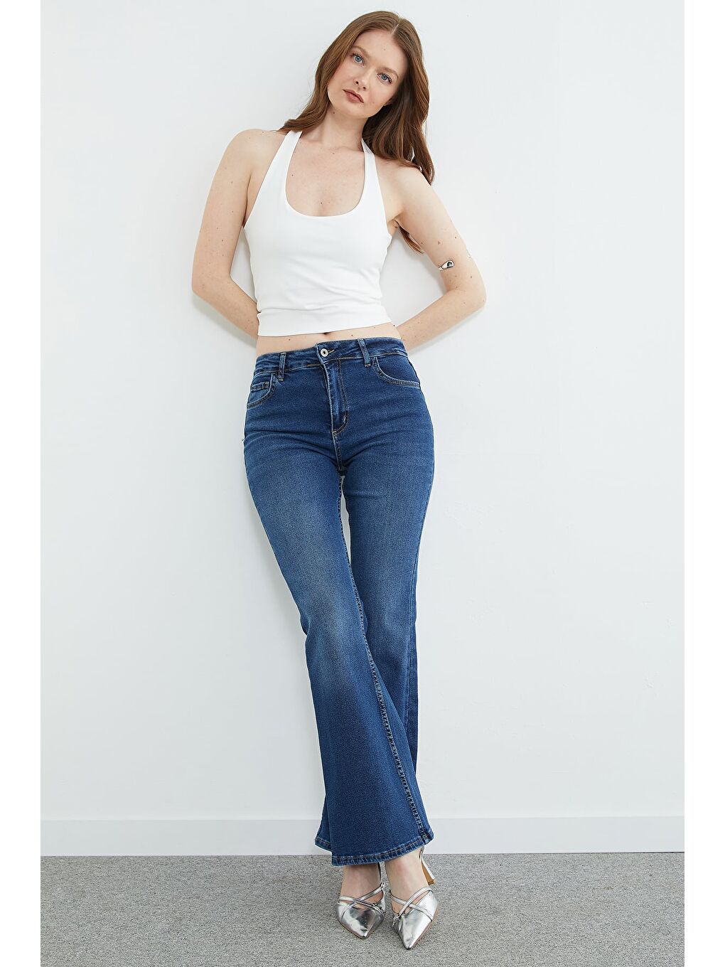 Beyaz Boyundan Geçirmeli Bluz-4