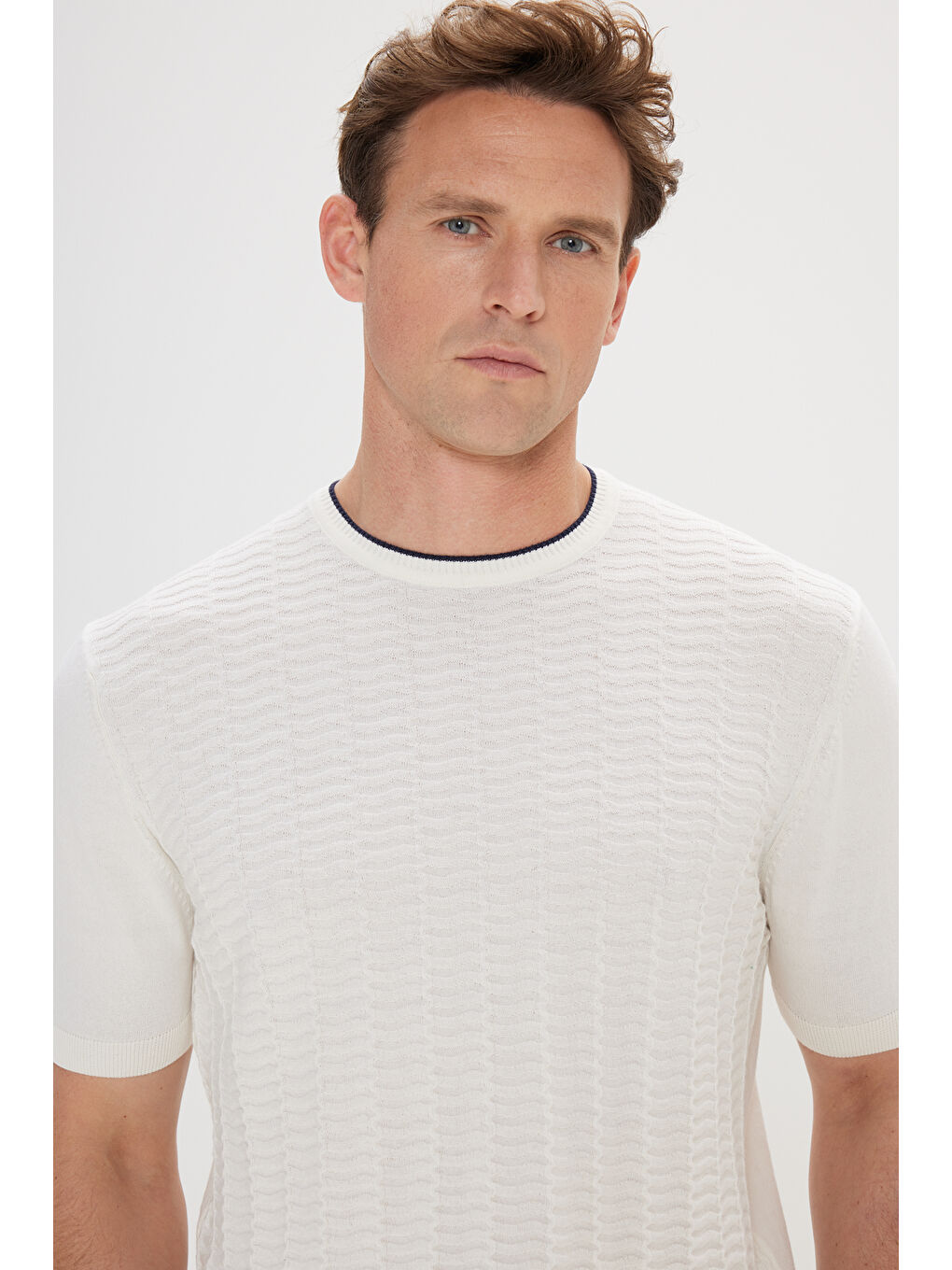 Erkek Ekru-Lacivert %100 Pamuk Normal Kesim Bisiklet Yaka Jakarlı Triko Tişört-4