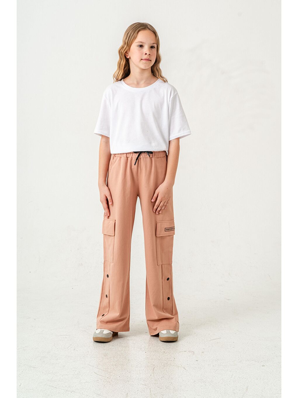 Bej Kargo Cepli Paçalar Rivetli Cep Kapagı Inspiration Baskılı Kız Çocuk Eşofman Altı-1