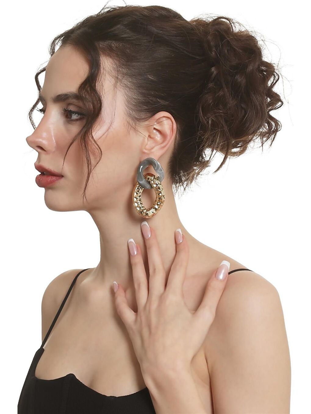 Kadın Kalın Zincir Formlu Dumanlı Gri &Altın Renk Çivili Model Reçine Küpe-2