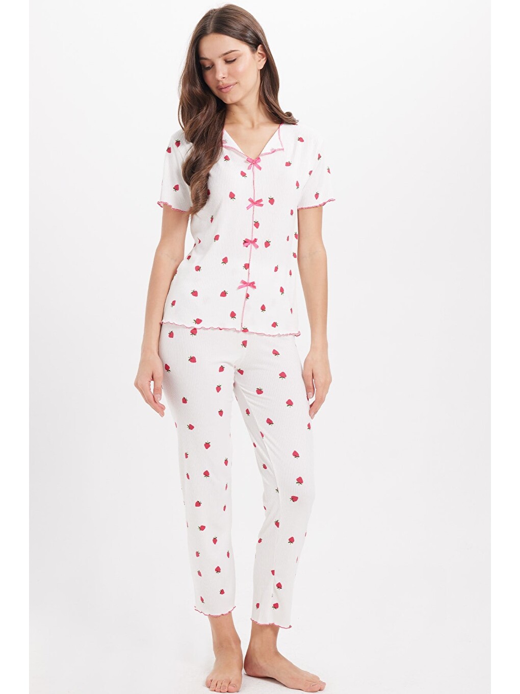 Kadın Standart Fit Normal Kesim Fitilli Görünüm Fiyonk Detaylı Kısa Kol Baskılı Ekru Pijama Takımı-7