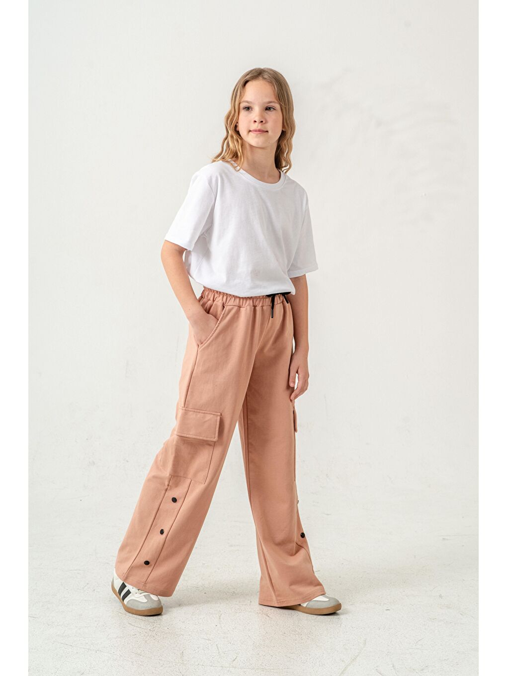 Bej Kargo Cepli Paçalar Rivetli Cep Kapagı Inspiration Baskılı Kız Çocuk Eşofman Altı-3