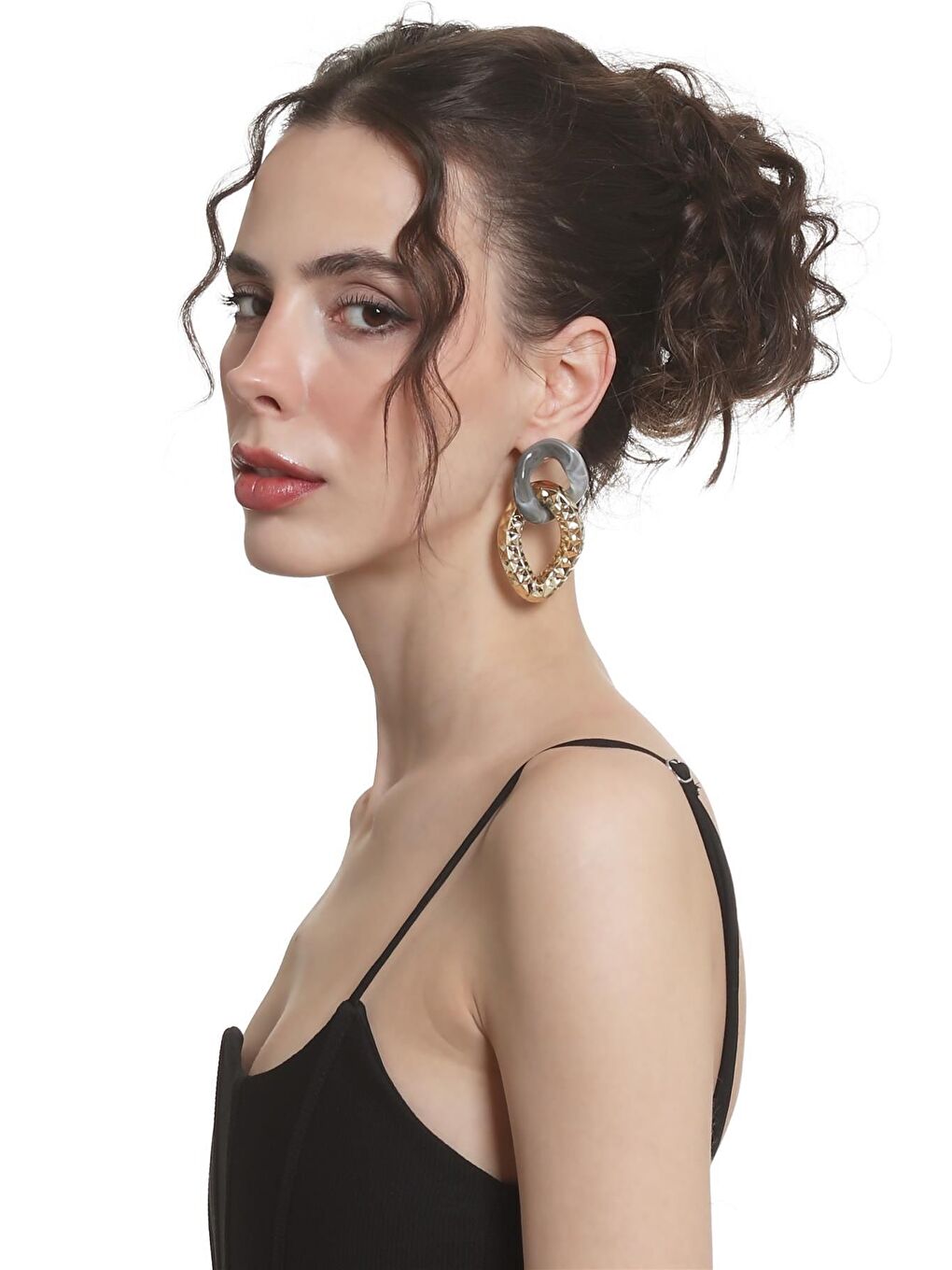 Kadın Kalın Zincir Formlu Dumanlı Gri &Altın Renk Çivili Model Reçine Küpe-1