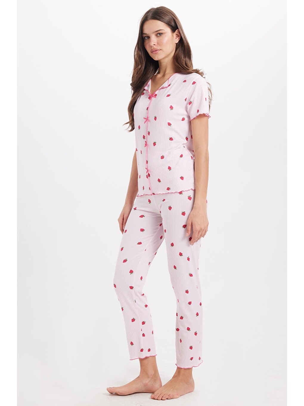 Kadın Standart Fit Normal Kesim Fitilli Görünüm Fiyonk Detaylı Kısa Kol Baskılı Pembe Pijama Takımı-2