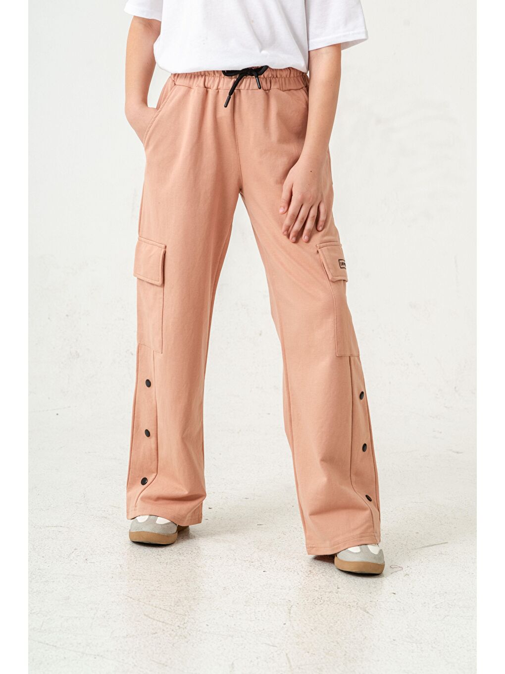 Bej Kargo Cepli Paçalar Rivetli Cep Kapagı Inspiration Baskılı Kız Çocuk Eşofman Altı-5