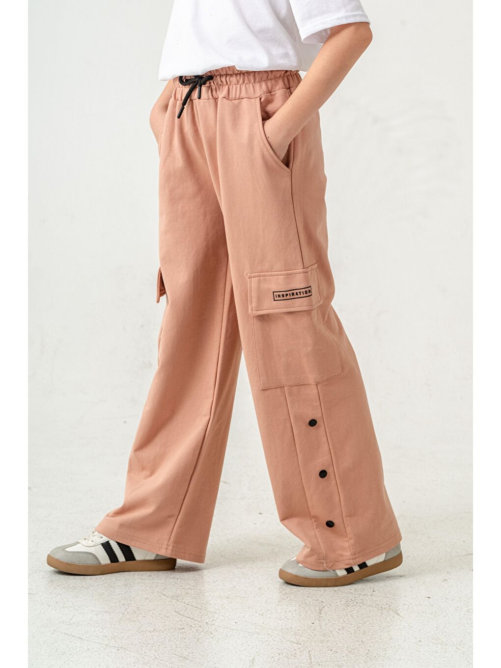 Bej Kargo Cepli Paçalar Rivetli Cep Kapagı Inspiration Baskılı Kız Çocuk Eşofman Altı-6