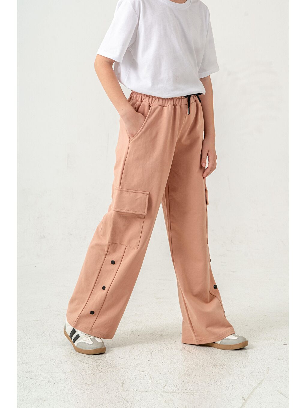 Bej Kargo Cepli Paçalar Rivetli Cep Kapagı Inspiration Baskılı Kız Çocuk Eşofman Altı-7