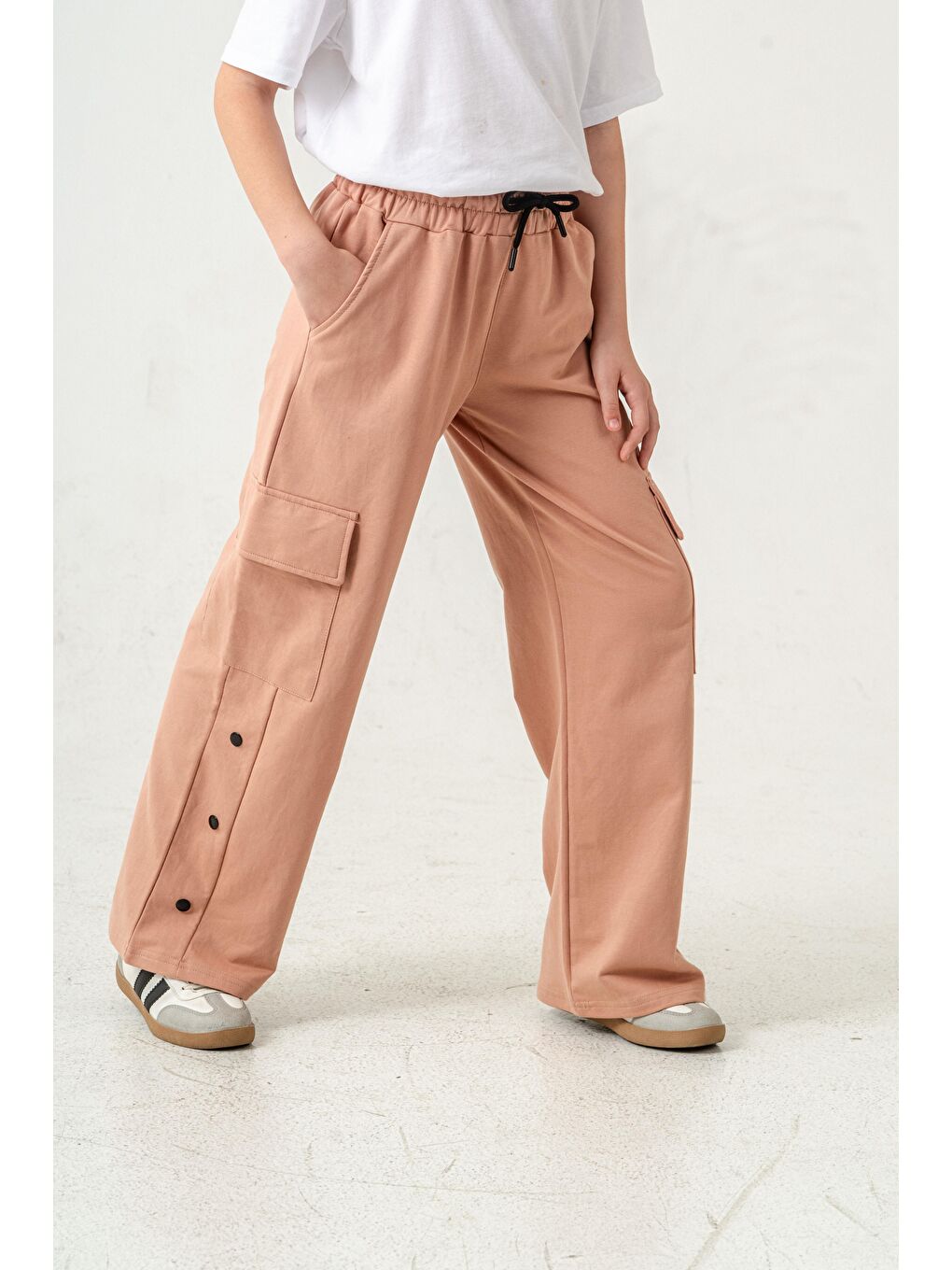 Bej Kargo Cepli Paçalar Rivetli Cep Kapagı Inspiration Baskılı Kız Çocuk Eşofman Altı-8