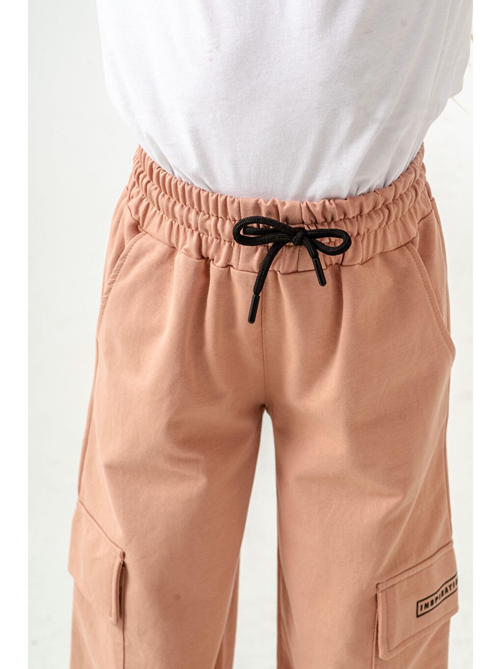 Bej Kargo Cepli Paçalar Rivetli Cep Kapagı Inspiration Baskılı Kız Çocuk Eşofman Altı-9