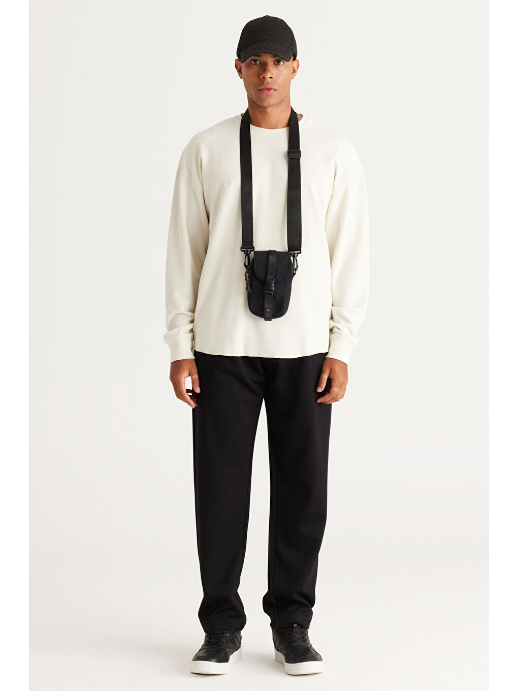 Erkek Bej Loose Fit Bisiklet Yaka Jakarlı Sweatshirt-1