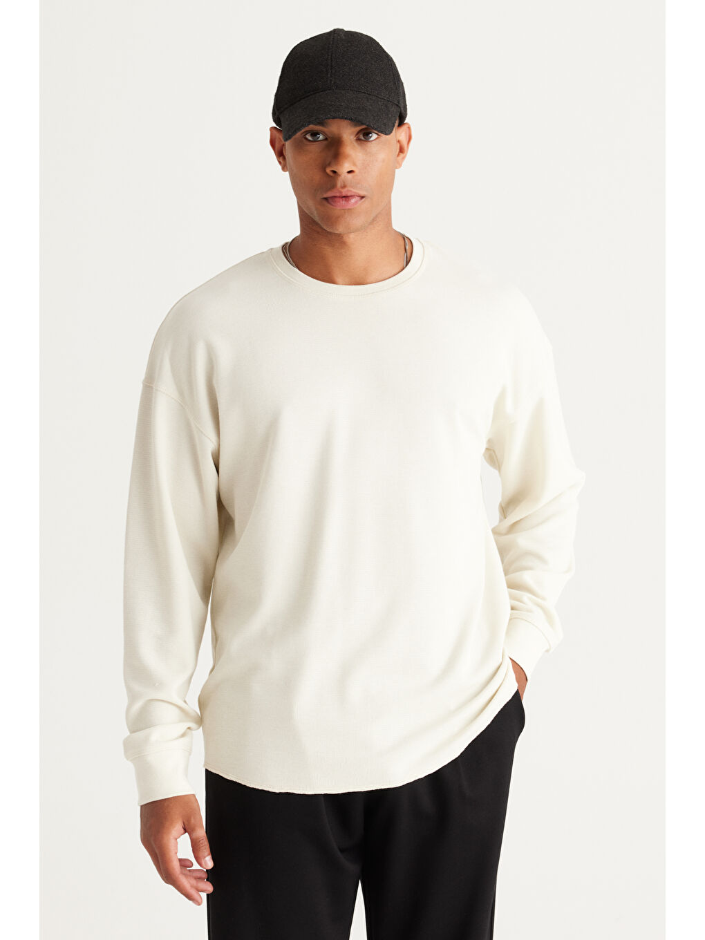 Erkek Bej Loose Fit Bisiklet Yaka Jakarlı Sweatshirt-3