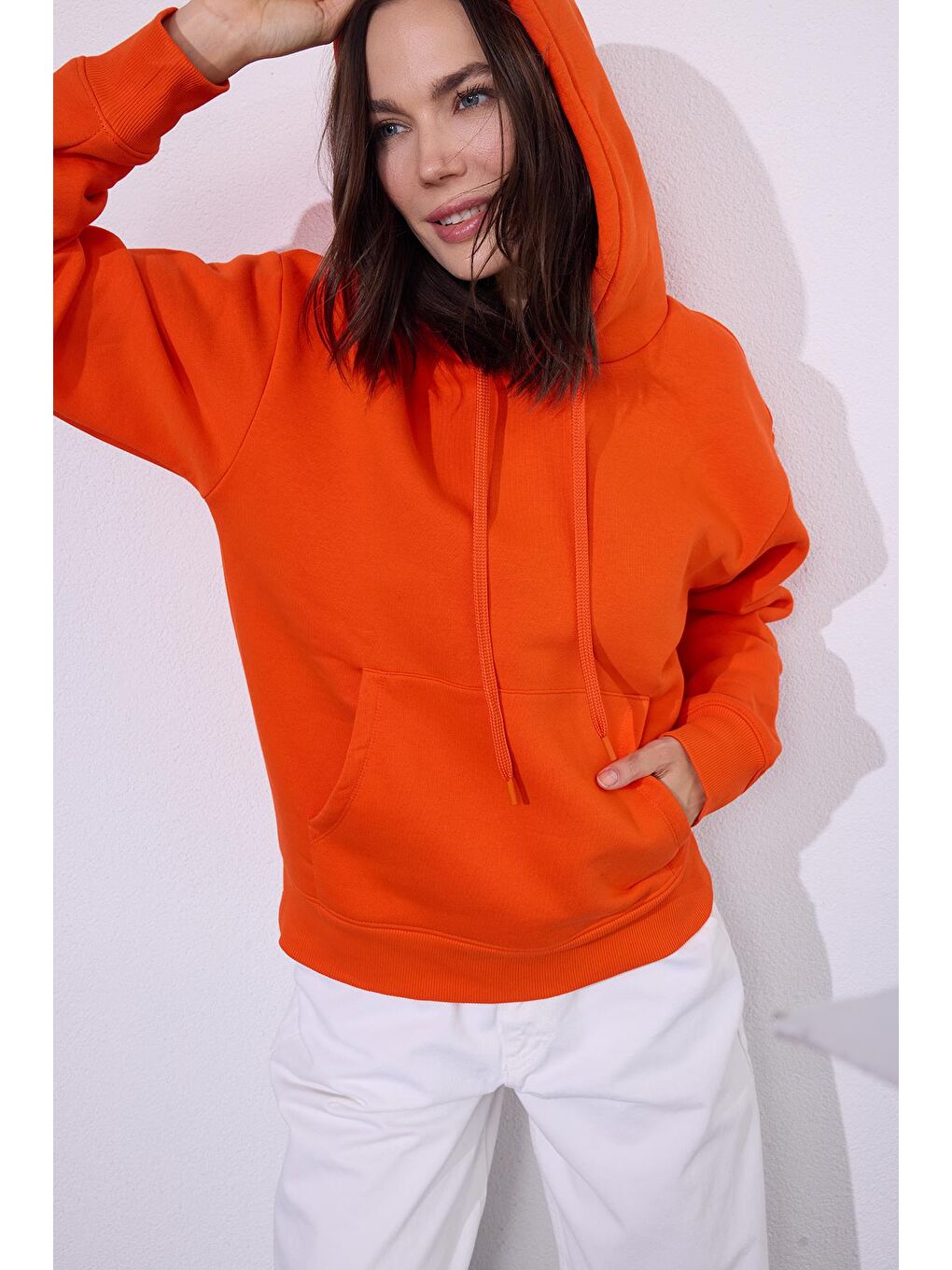 Kadın Oversize Geniş Kesim Pamuklu Yumuşak Dokulu İçi Polarlı Basic Turuncu Kapüşonlu Sweatshirt