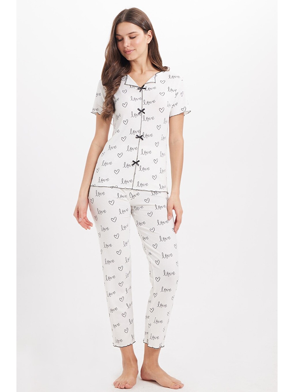 Kadın Standart Fit Normal Kesim Fitilli Görünüm Fiyonk Detaylı Kısa Kol Baskılı Beyaz Pijama Takımı-3