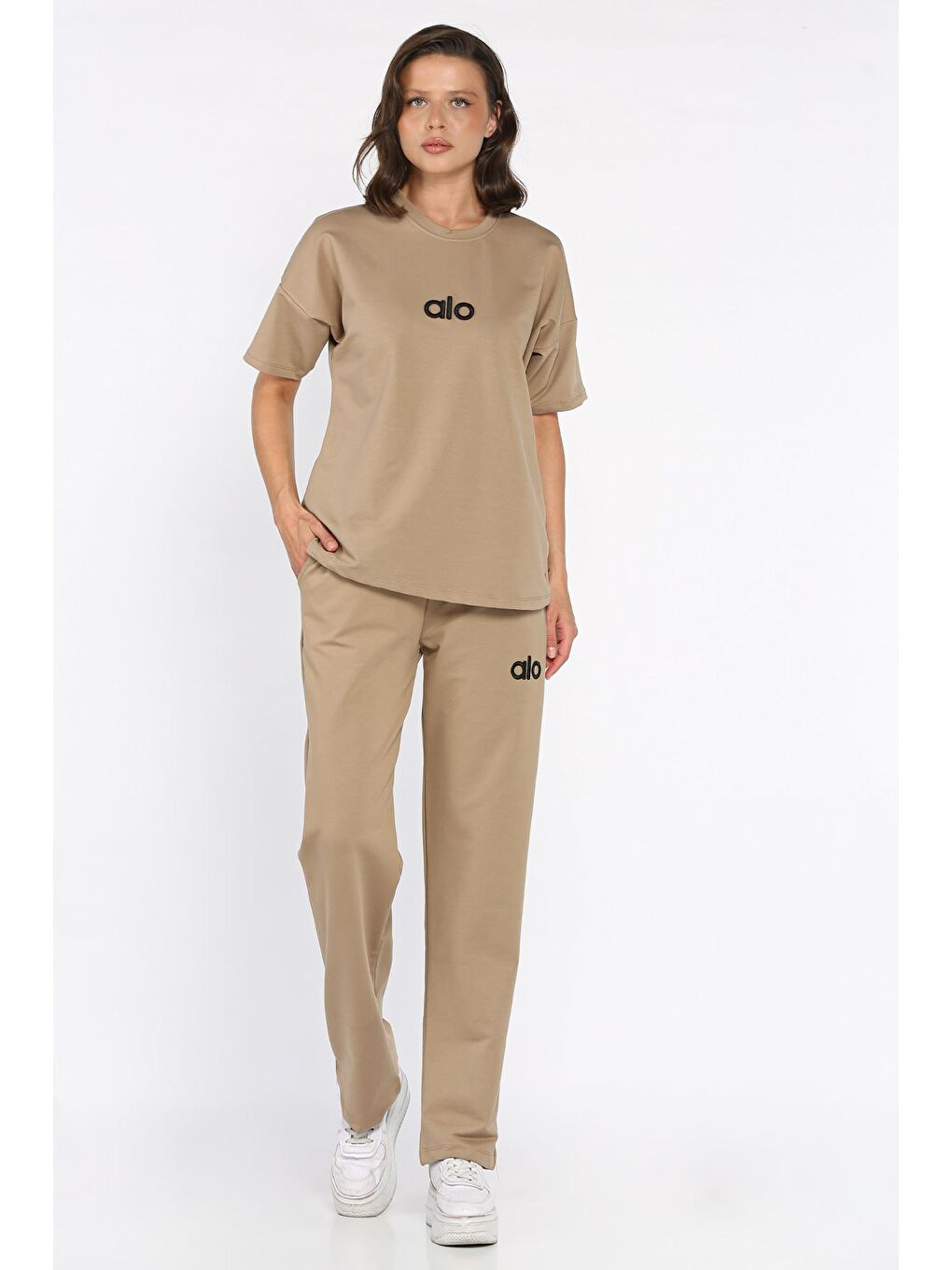 Bej Bisiklet Yaka Nakışlı Kadın Tişört Pantolon İkili Takım-1