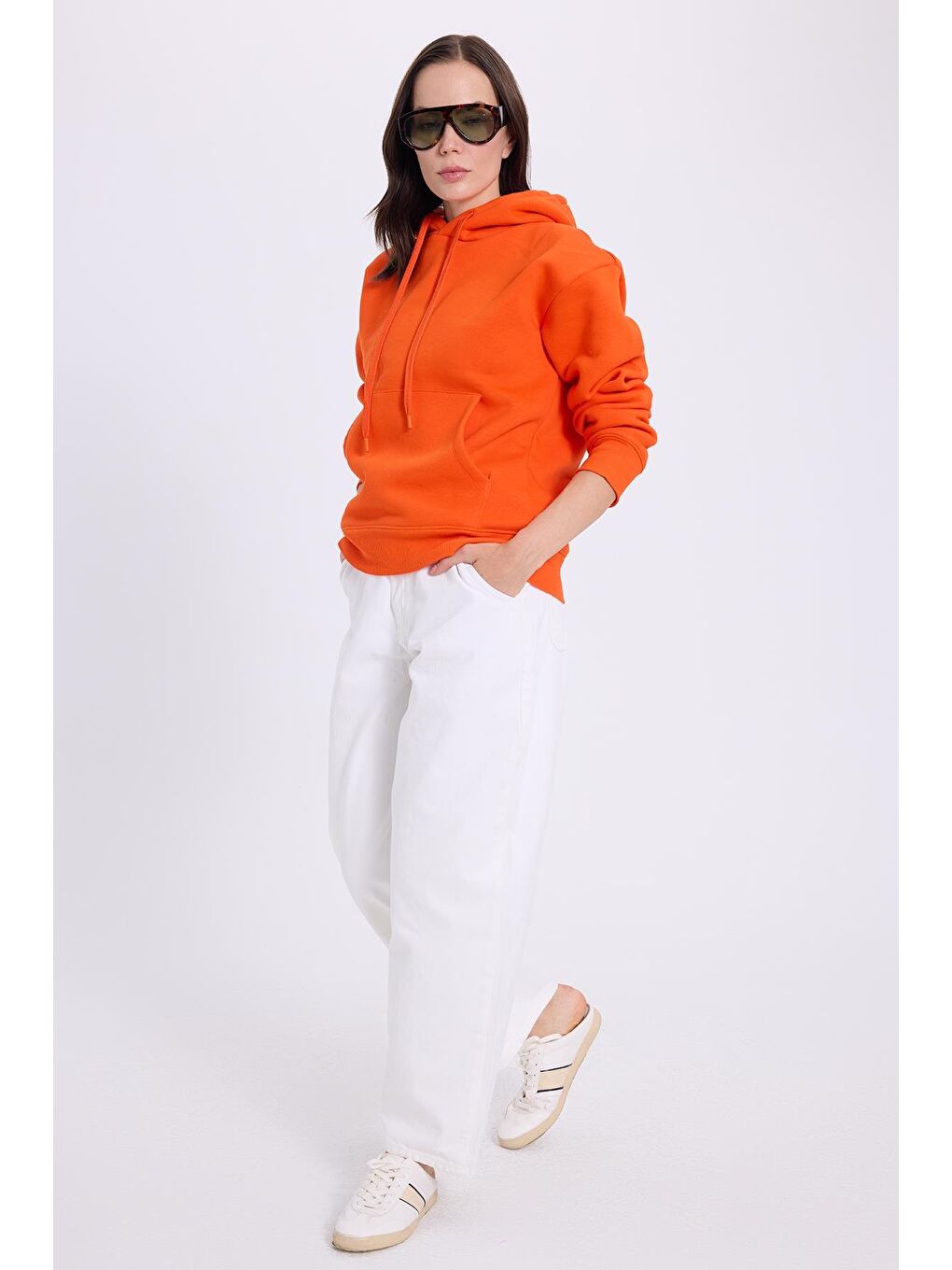 Kadın Oversize Geniş Kesim Pamuklu Yumuşak Dokulu İçi Polarlı Basic Turuncu Kapüşonlu Sweatshirt-3