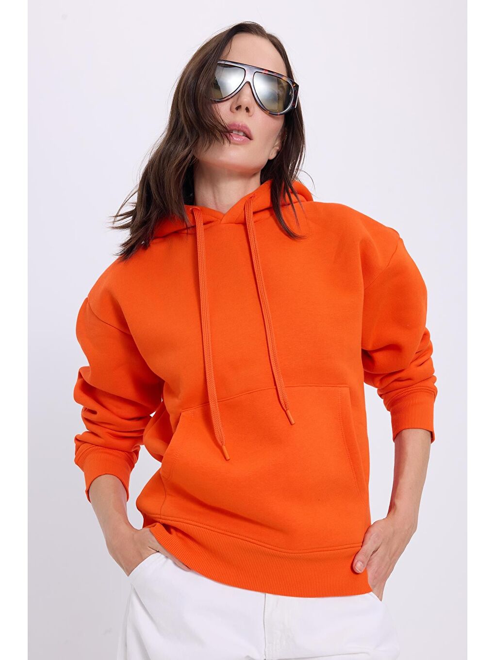 Kadın Oversize Geniş Kesim Pamuklu Yumuşak Dokulu İçi Polarlı Basic Turuncu Kapüşonlu Sweatshirt-5