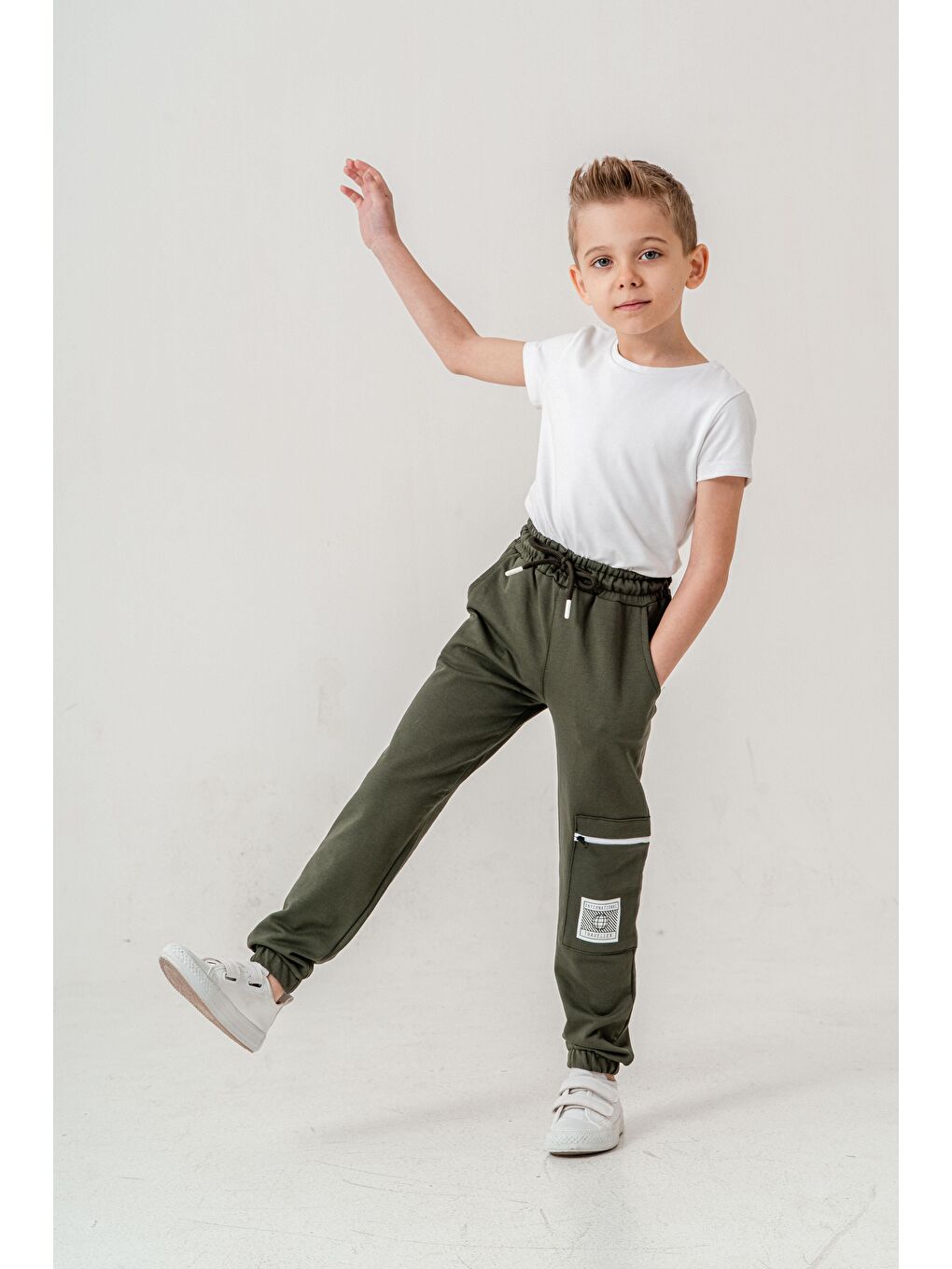 Haki Kargo Cepli Cep Kapagı International Traveller Baskılı Erkek Çocuk Eşofman Altı-4