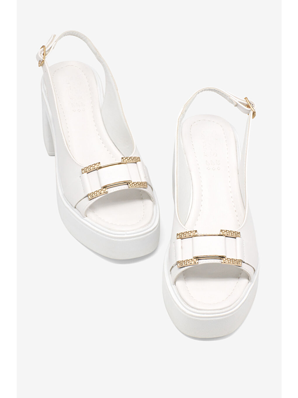 Kadın Beyaz Yüksek Taban Rahat Tokalı Topuklu Sandalet-1