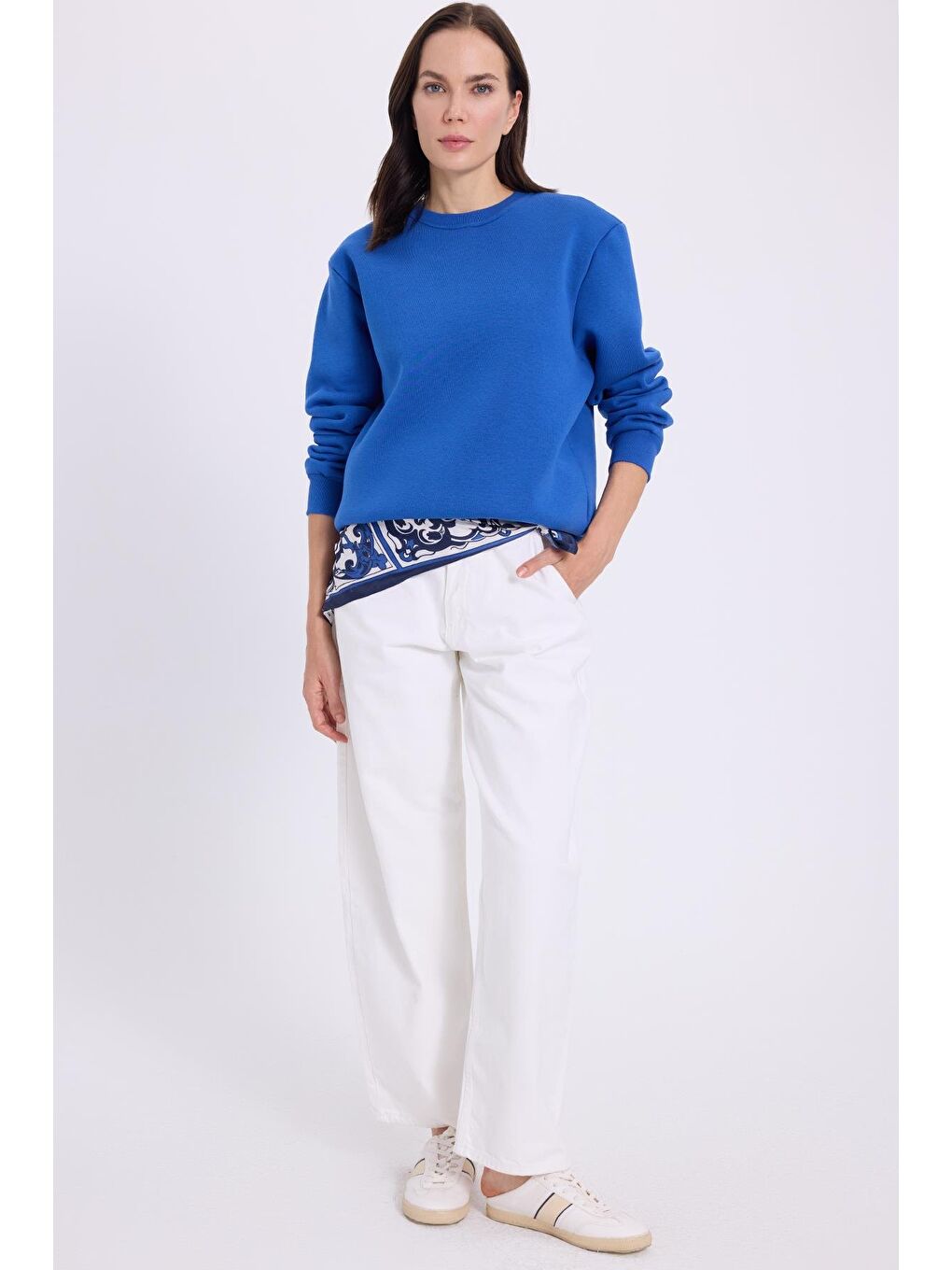 Kadın Oversize Geniş Kesim Pamuklu 3 İplik İçi Polarlı Basic Mavi Bisiklet Yaka Sweatshirt-3