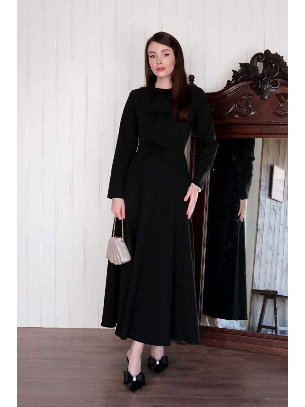 Siyah Fiyonk Detay Elbise