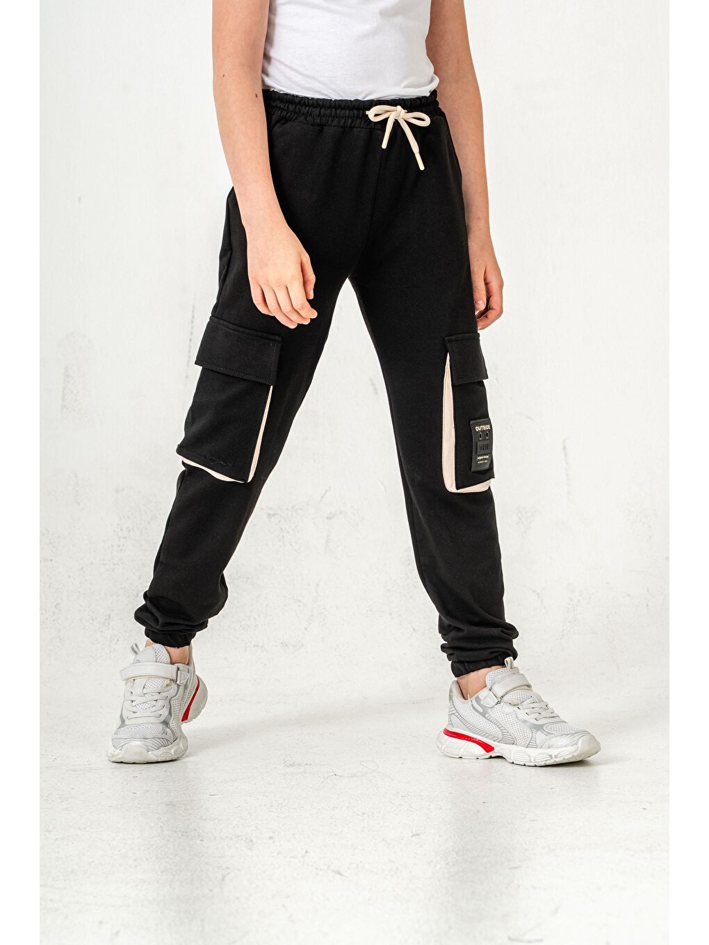 Siyah Çift Kargo Cepli Sol Cep Kapagı Armalı Erkek Çoçuk Eşofman Altı-2