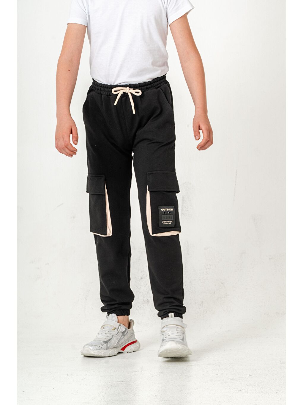 Siyah Çift Kargo Cepli Sol Cep Kapagı Armalı Erkek Çoçuk Eşofman Altı-3