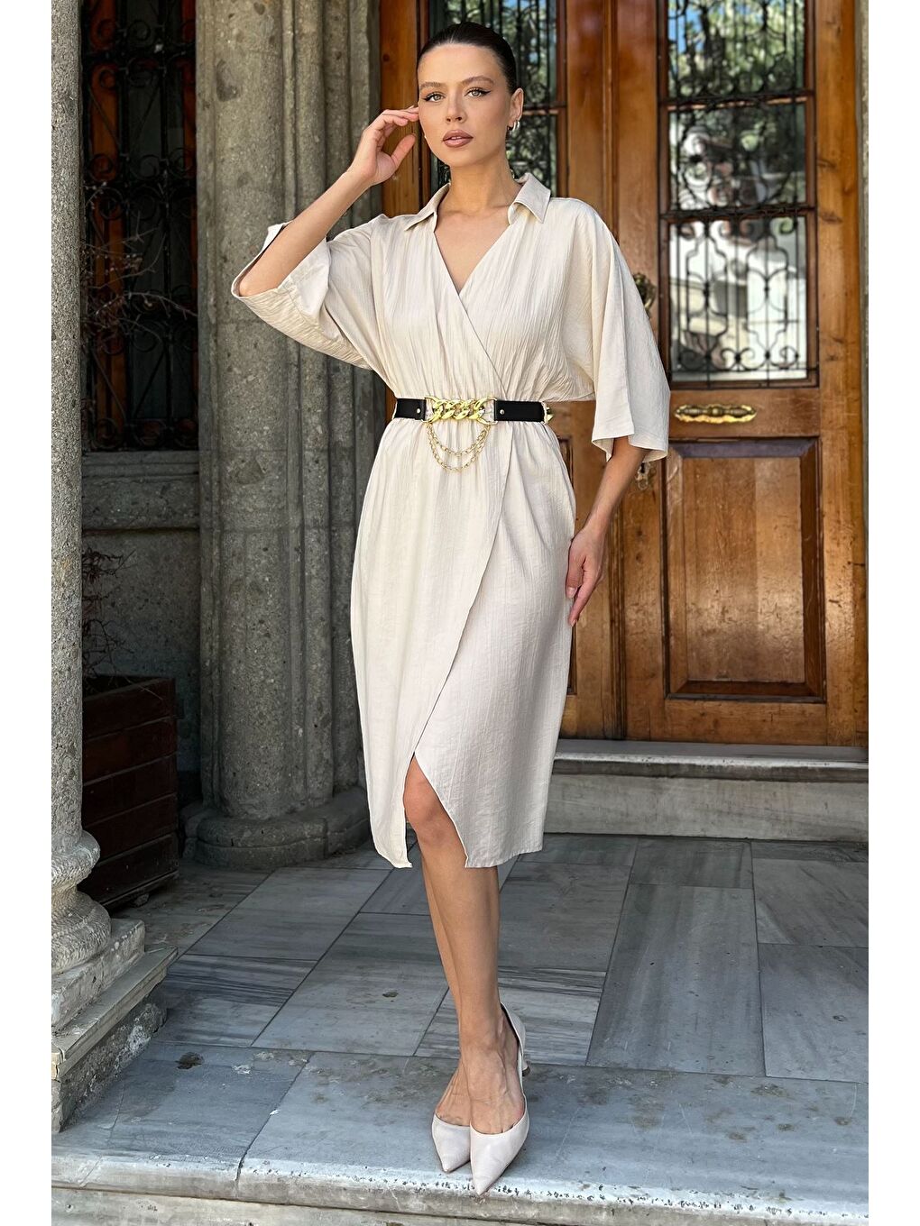 Bej Kruvaze Yaka Kemerli Kadın Elbise