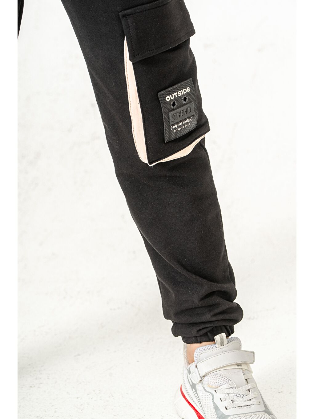 Siyah Çift Kargo Cepli Sol Cep Kapagı Armalı Erkek Çoçuk Eşofman Altı-4