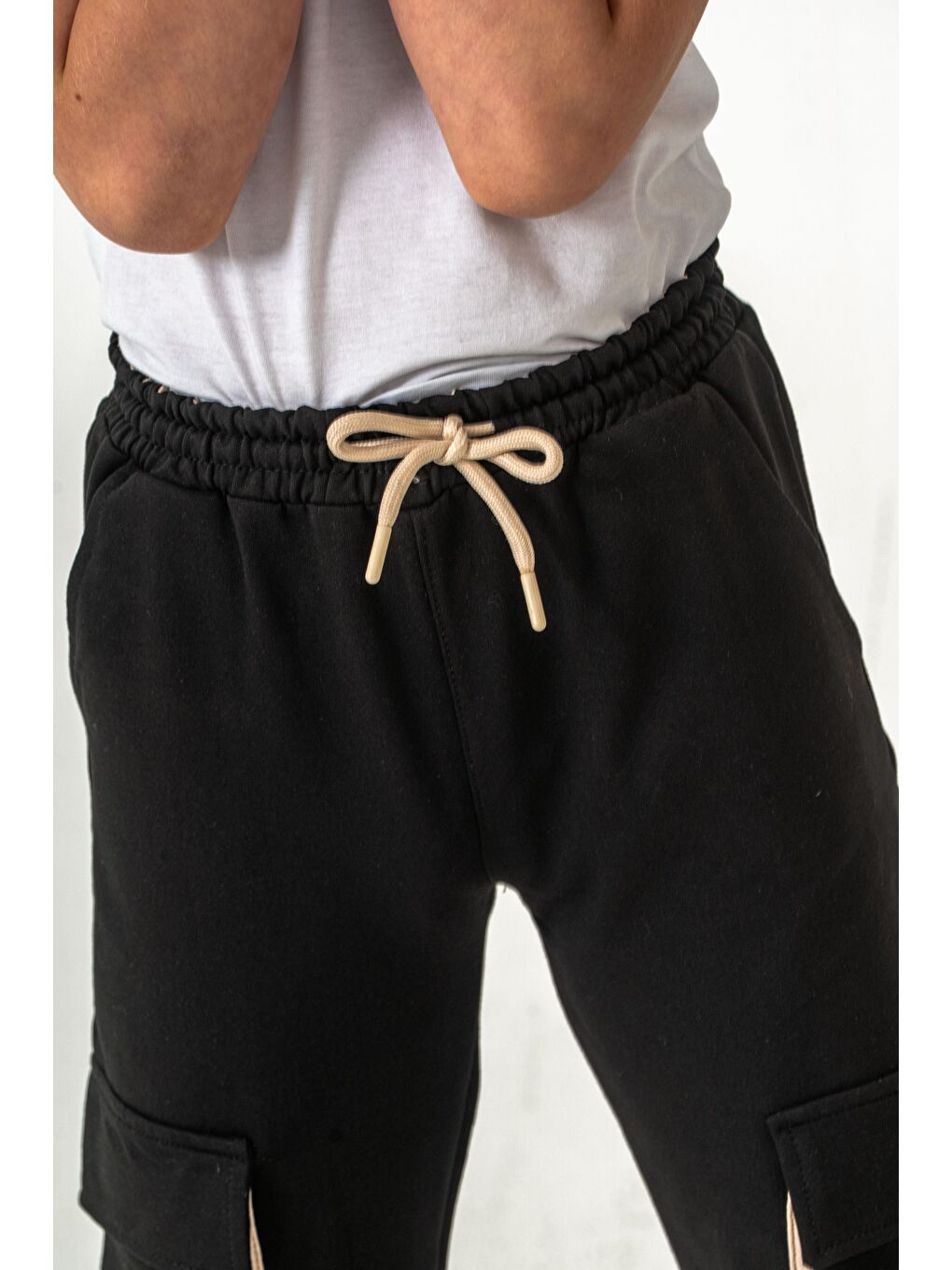 Siyah Çift Kargo Cepli Sol Cep Kapagı Armalı Erkek Çoçuk Eşofman Altı-5