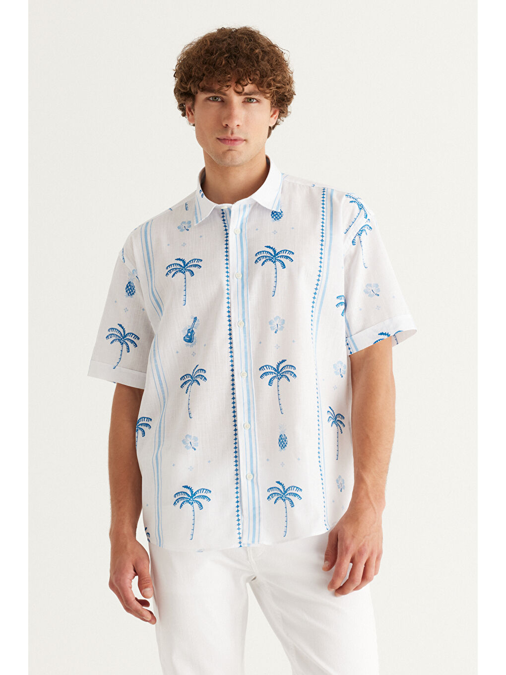 Erkek Beyaz-Lacivert Oversize Bol Kesim Klasik Yaka %100 Pamuk Baskılı Gömlek