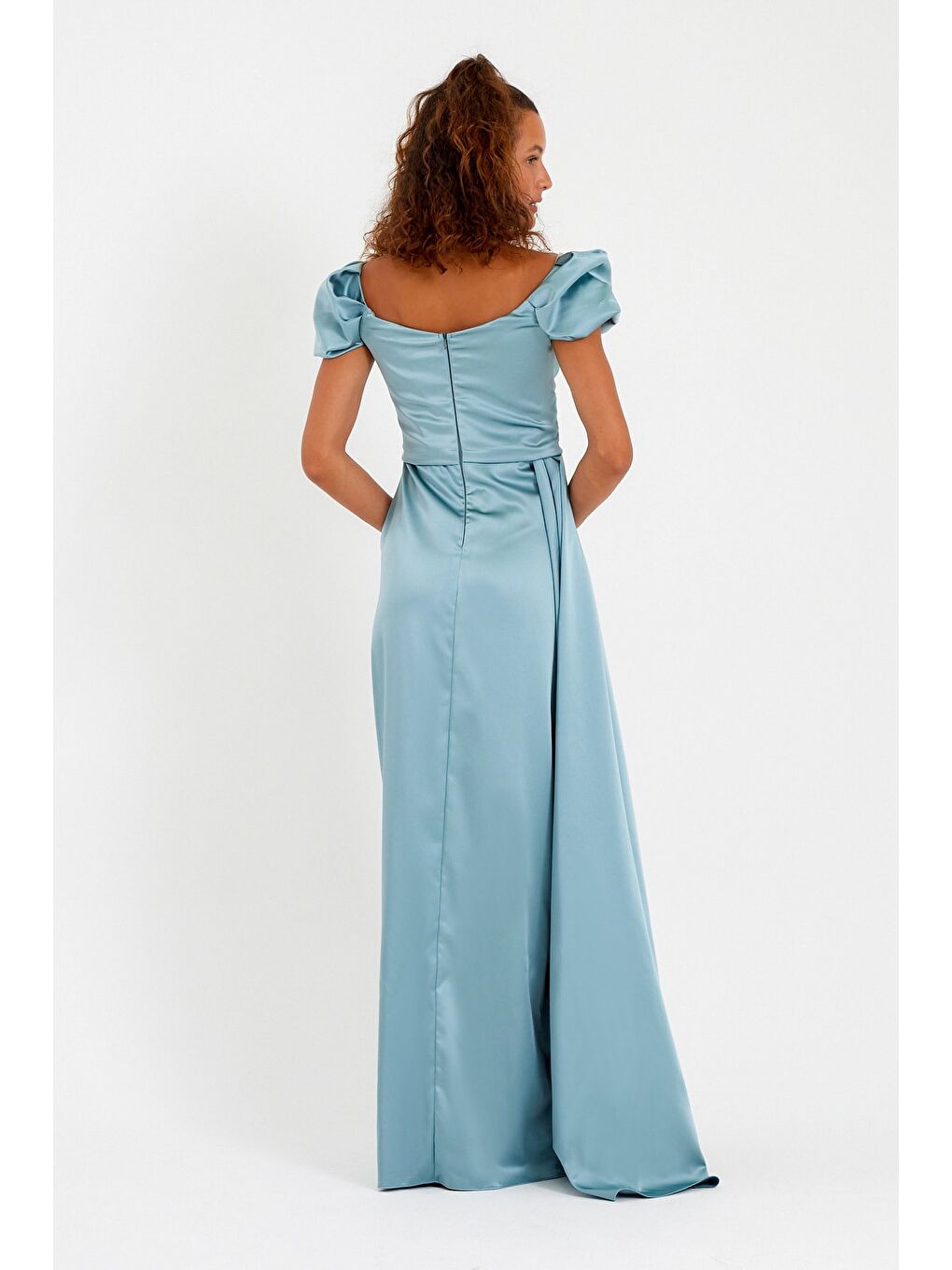 Kadın Mint Yeşili Dar Kalıp Kayık Yaka Kuyruklu Uzun Saten Abiye Elbise-4