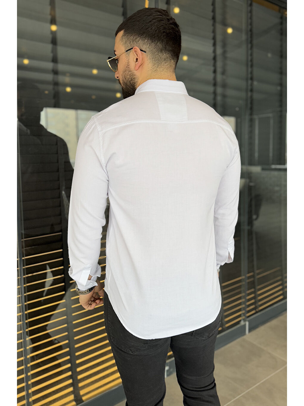 Beyaz Erkek Çift Cepli Amblem Detaylı Uzun Kol Gömlek-3