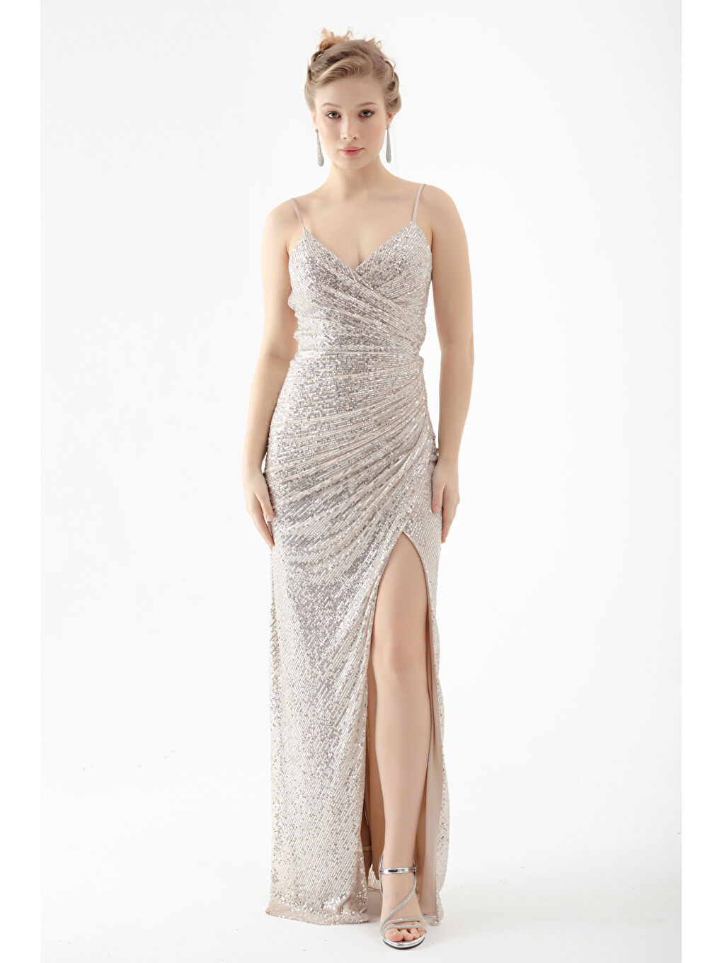 Kadın Bej Sırt Dekolteli Payetli Uzun Abiye Elbise