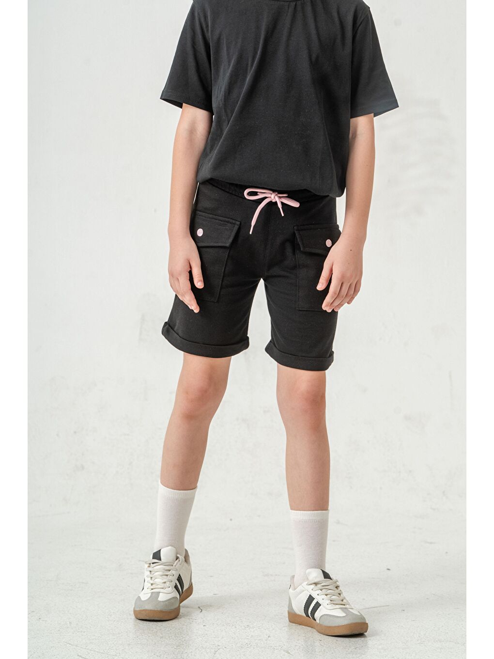 Siyah Kargo Cepli Cep Kapağı Nakışlı Kız Çocuk Şort-3