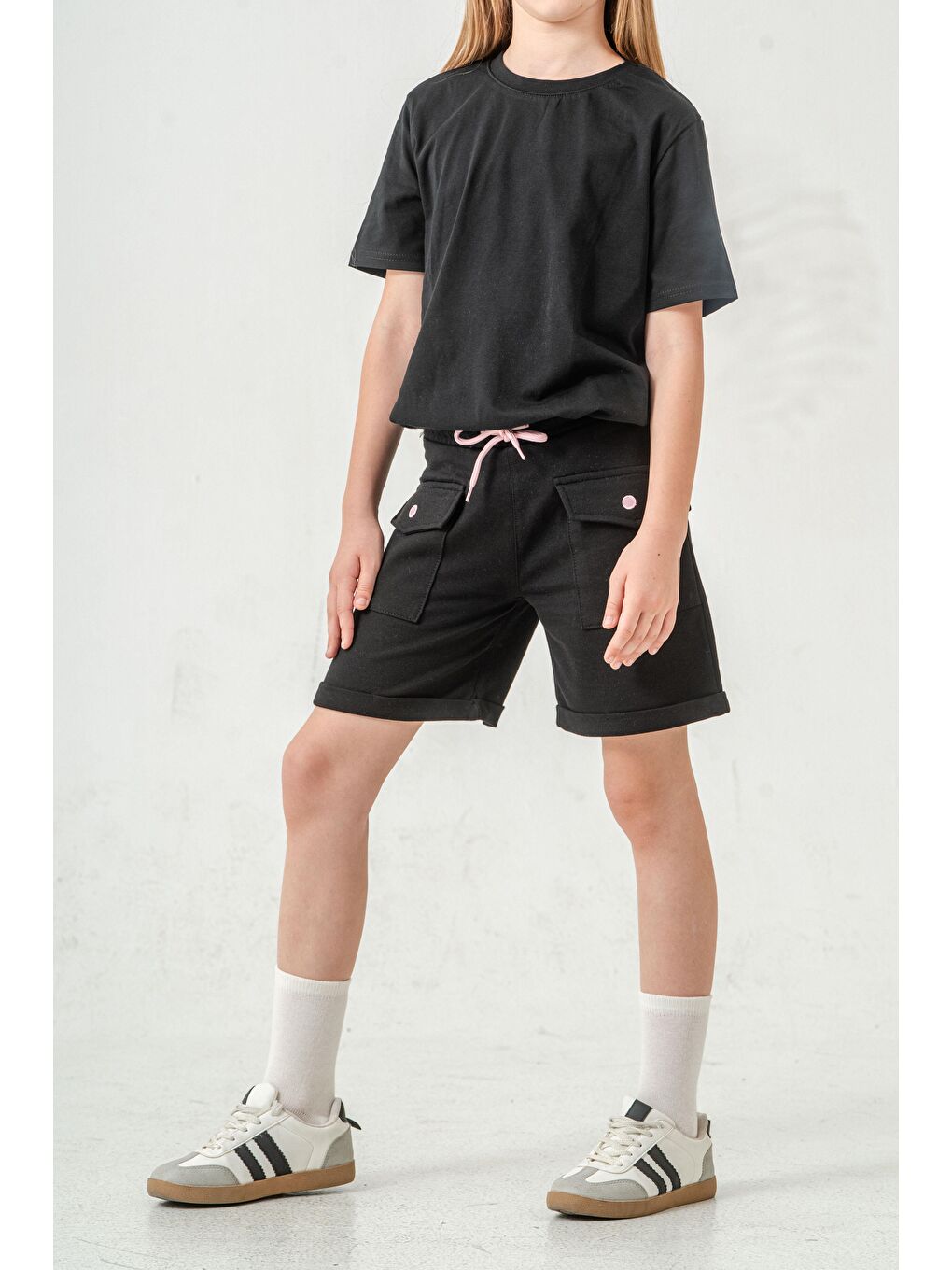 Siyah Kargo Cepli Cep Kapağı Nakışlı Kız Çocuk Şort-4