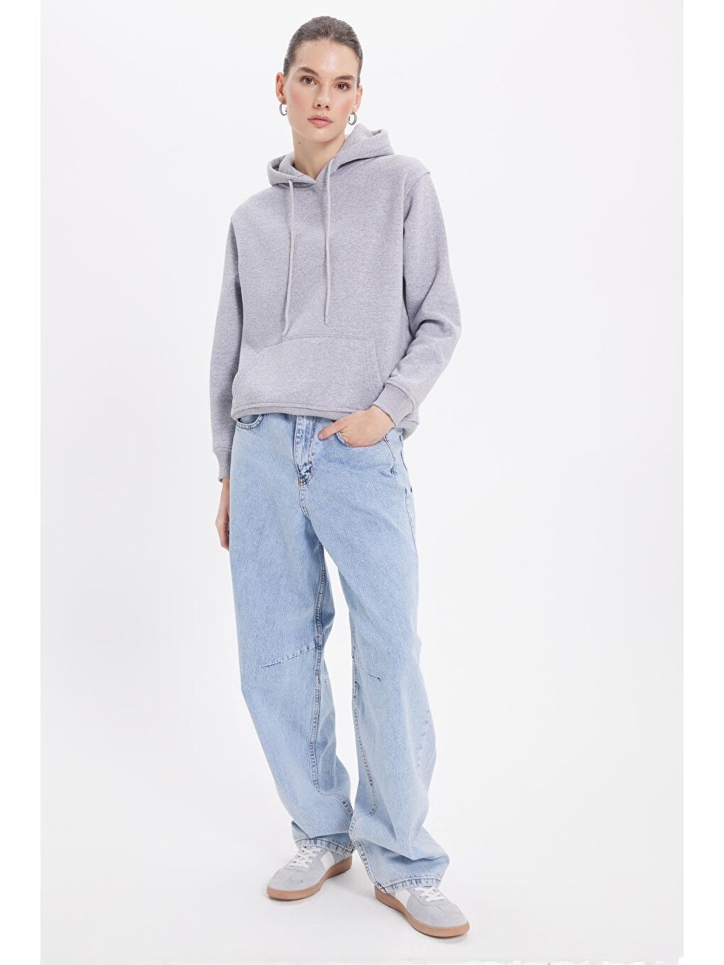 Kadın Relax Fit Rahat Kesim Pamuklu Kapüşonlu Kanguru Cepli Gri Sweatshirt-3