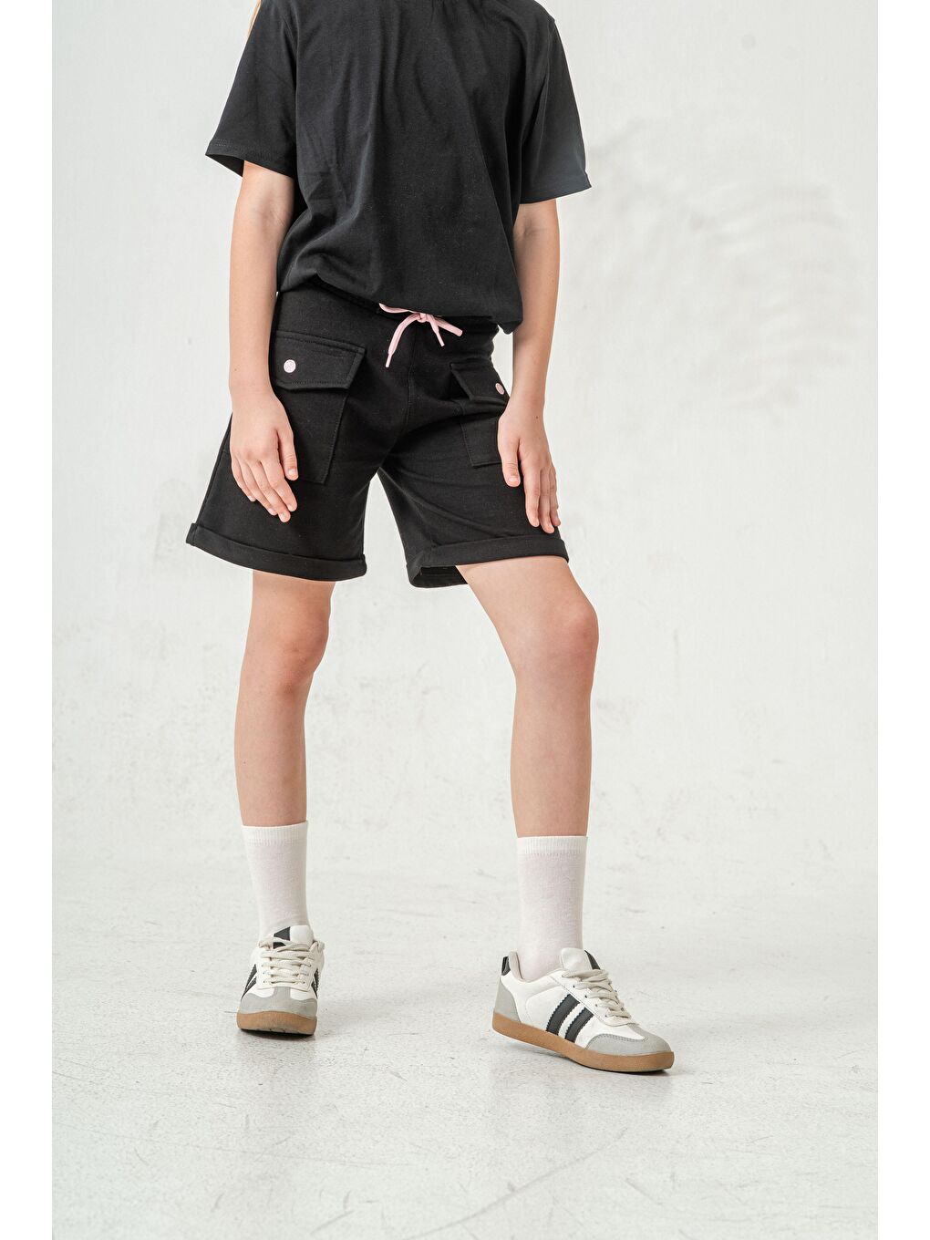 Siyah Kargo Cepli Cep Kapağı Nakışlı Kız Çocuk Şort-5