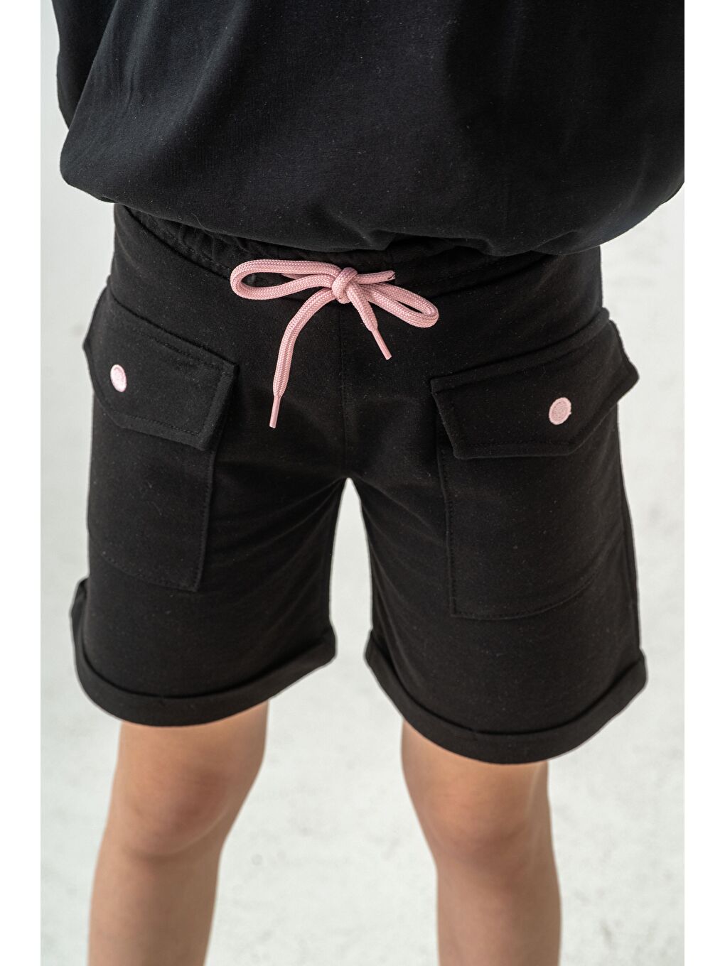 Siyah Kargo Cepli Cep Kapağı Nakışlı Kız Çocuk Şort-6
