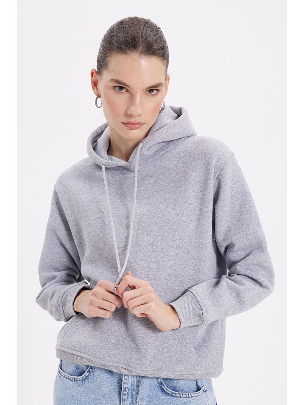 Kadın Relax Fit Rahat Kesim Pamuklu Kapüşonlu Kanguru Cepli Gri Sweatshirt-4