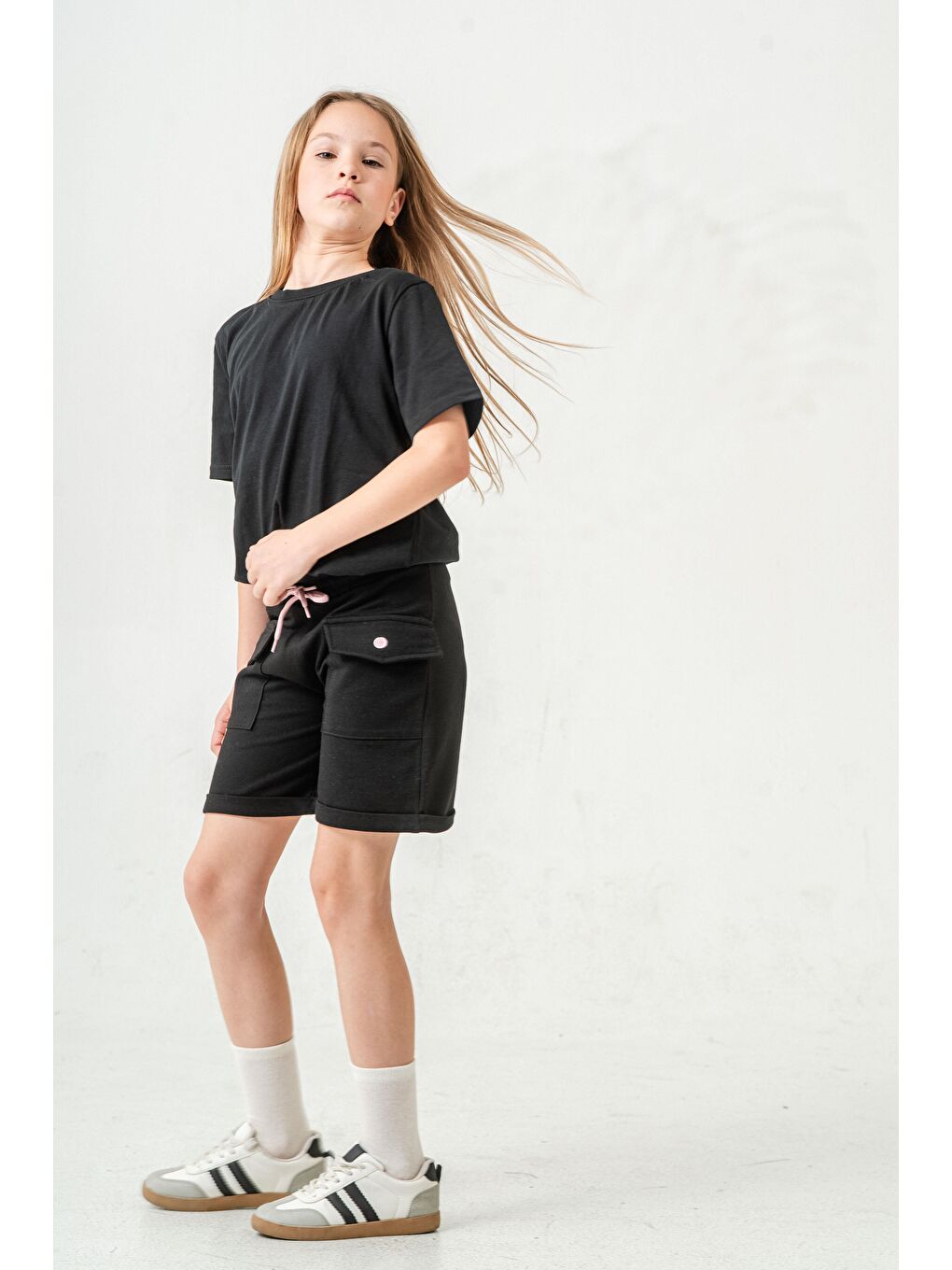 Siyah Kargo Cepli Cep Kapağı Nakışlı Kız Çocuk Şort-7